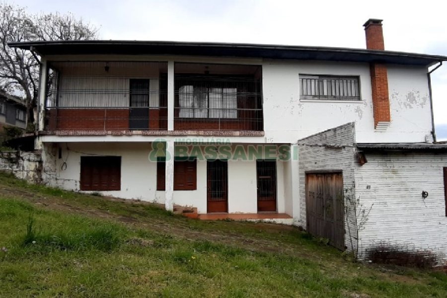 Casa, no bairro Pio X em Caxias do Sul para Comprar
