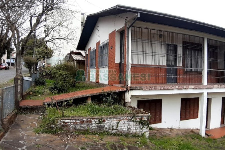 Casa, no bairro Pio X em Caxias do Sul para Comprar