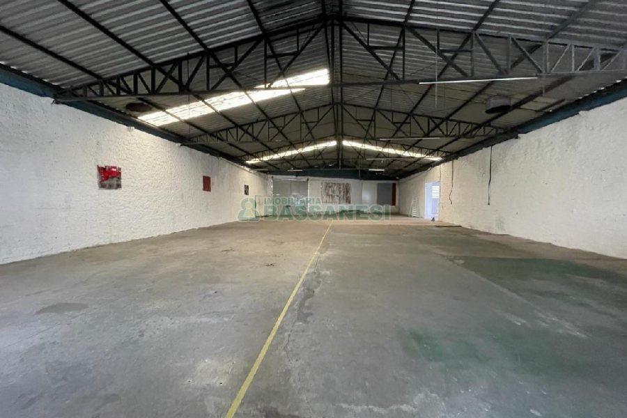 Pavilhão com 1000m², no bairro São Leopoldo em Caxias do Sul para Alugar