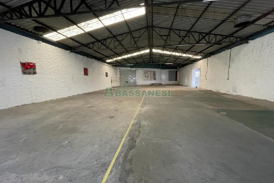 Pavilhão com 1000m², no bairro São Leopoldo em Caxias do Sul para Alugar