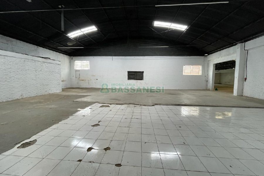 Pavilhão com 1000m², no bairro São Leopoldo em Caxias do Sul para Alugar