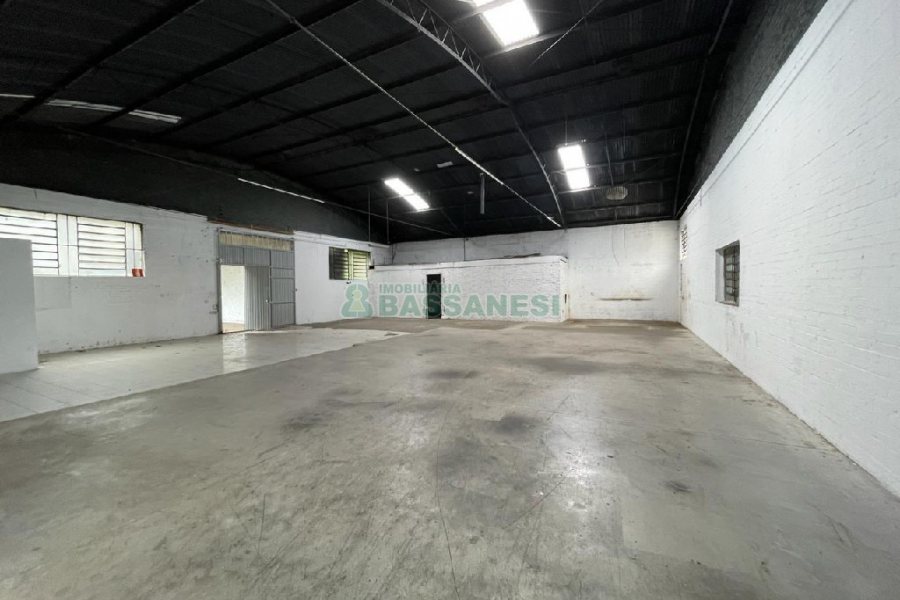 Pavilhão com 1000m², no bairro São Leopoldo em Caxias do Sul para Alugar
