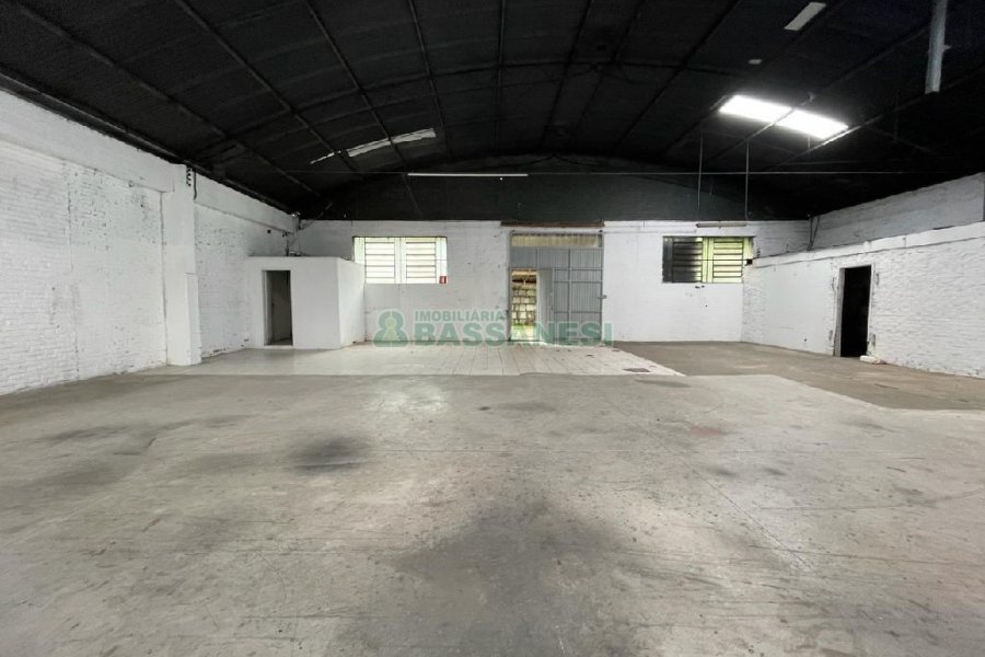 Pavilhão com 1000m², no bairro São Leopoldo em Caxias do Sul para Alugar