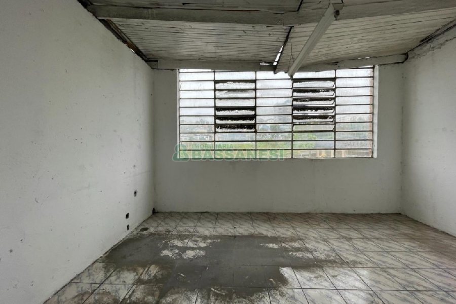 Pavilhão com 1000m², no bairro São Leopoldo em Caxias do Sul para Alugar