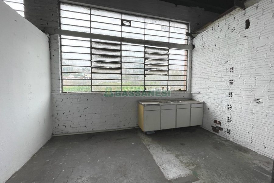 Pavilhão com 1000m², no bairro São Leopoldo em Caxias do Sul para Alugar