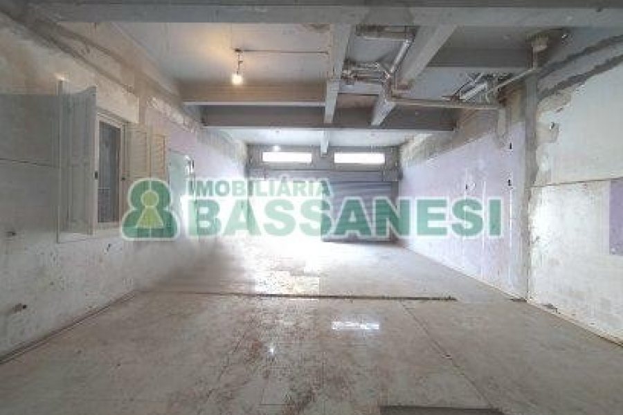 Loja com 150m², no bairro Rio Branco em Caxias do Sul para Alugar