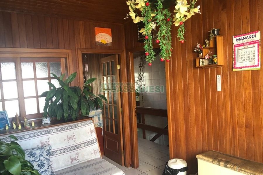 Casa com 246m², 4 dormitórios, 2 vagas, no bairro São José em Caxias do Sul para Comprar