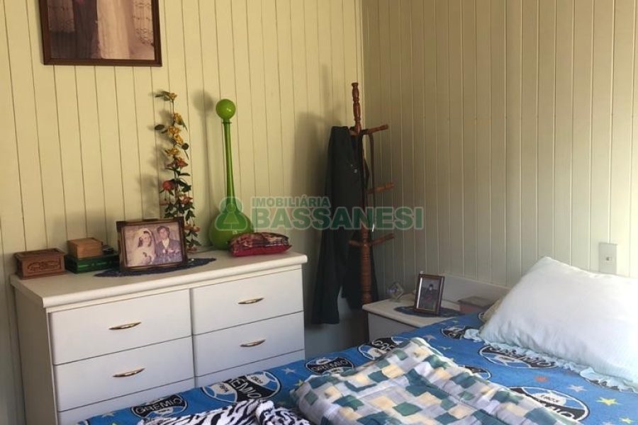 Casa com 246m², 4 dormitórios, 2 vagas, no bairro São José em Caxias do Sul para Comprar