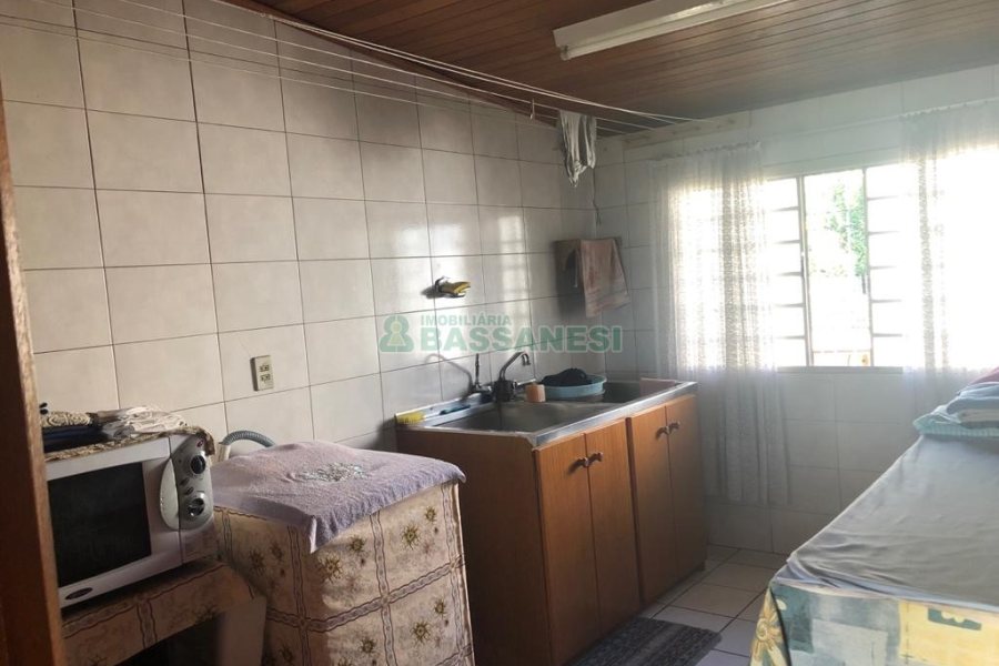 Casa com 246m², 4 dormitórios, 2 vagas, no bairro São José em Caxias do Sul para Comprar