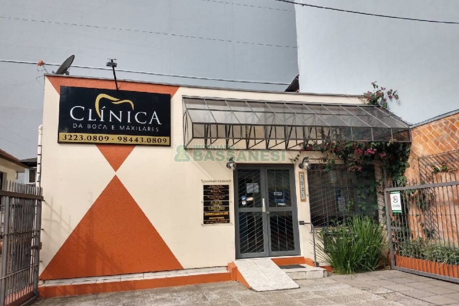 Casa Comercial, no bairro São Pelegrino em Caxias do Sul para Comprar