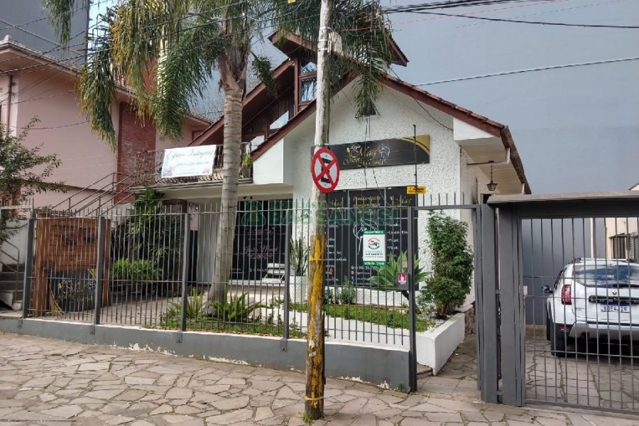 Casa Comercial, no bairro São Pelegrino em Caxias do Sul para Comprar