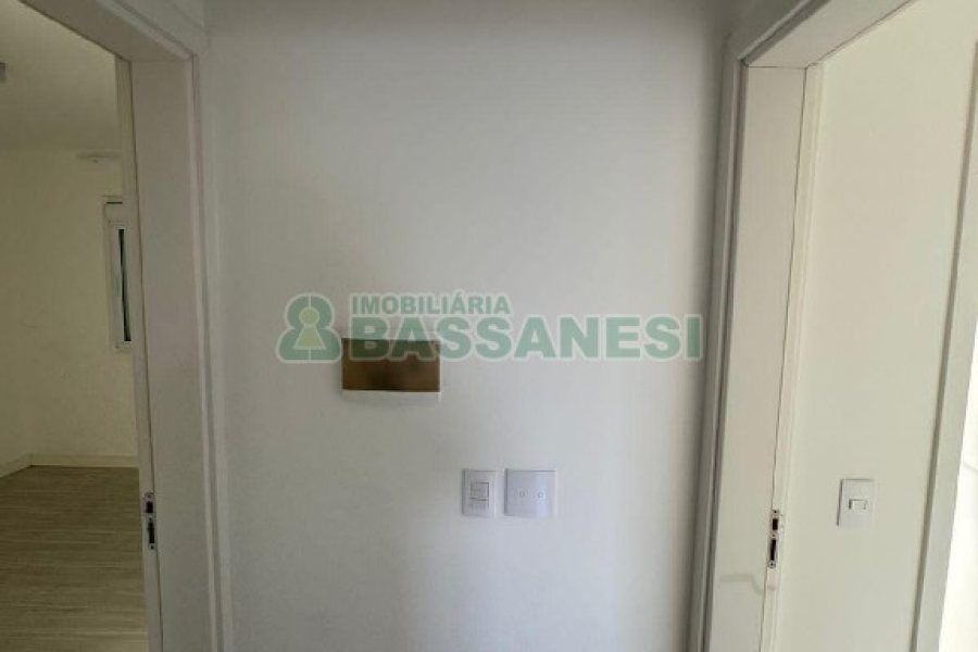 Apartamento com 82m², 2 dormitórios, 2 vagas, no bairro Desvio Rizzo em Caxias do Sul para Comprar