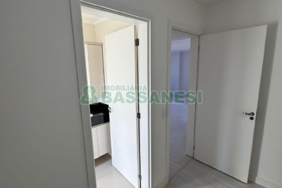 Apartamento com 82m², 2 dormitórios, 2 vagas, no bairro Desvio Rizzo em Caxias do Sul para Comprar