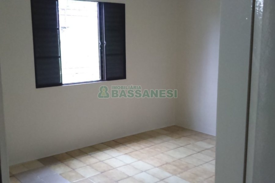 Casa com 129m², 6 dormitórios, no bairro Cruzeiro em Caxias do Sul para Comprar