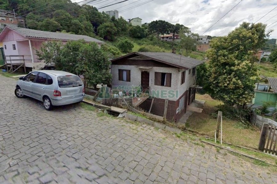 Casa com 129m², 6 dormitórios, no bairro Cruzeiro em Caxias do Sul para Comprar