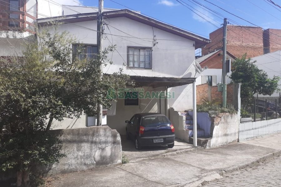 Casa com 200m², 2 dormitórios, no bairro Santa Catarina em Caxias do Sul para Comprar
