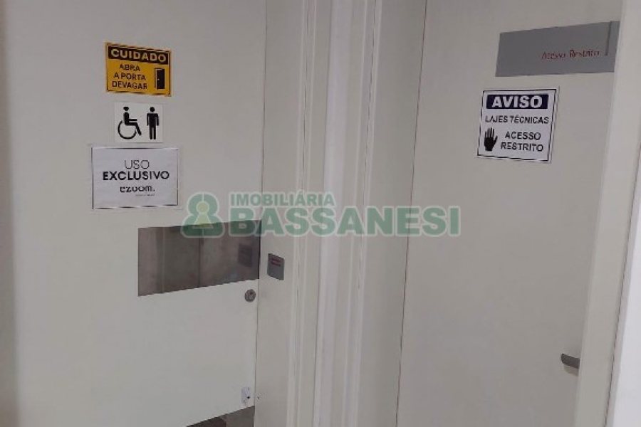 Sala com 488m², 5 vagas, no bairro Sanvitto em Caxias do Sul para Comprar