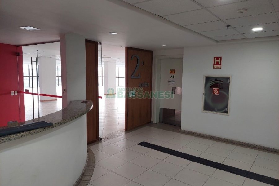 Sala com 488m², 5 vagas, no bairro Sanvitto em Caxias do Sul para Comprar