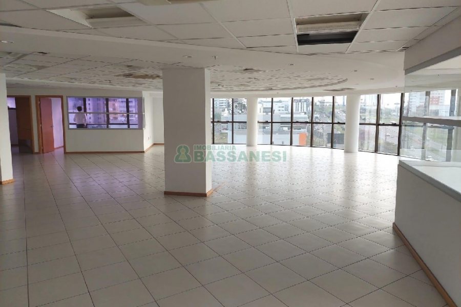 Sala com 488m², 5 vagas, no bairro Sanvitto em Caxias do Sul para Comprar
