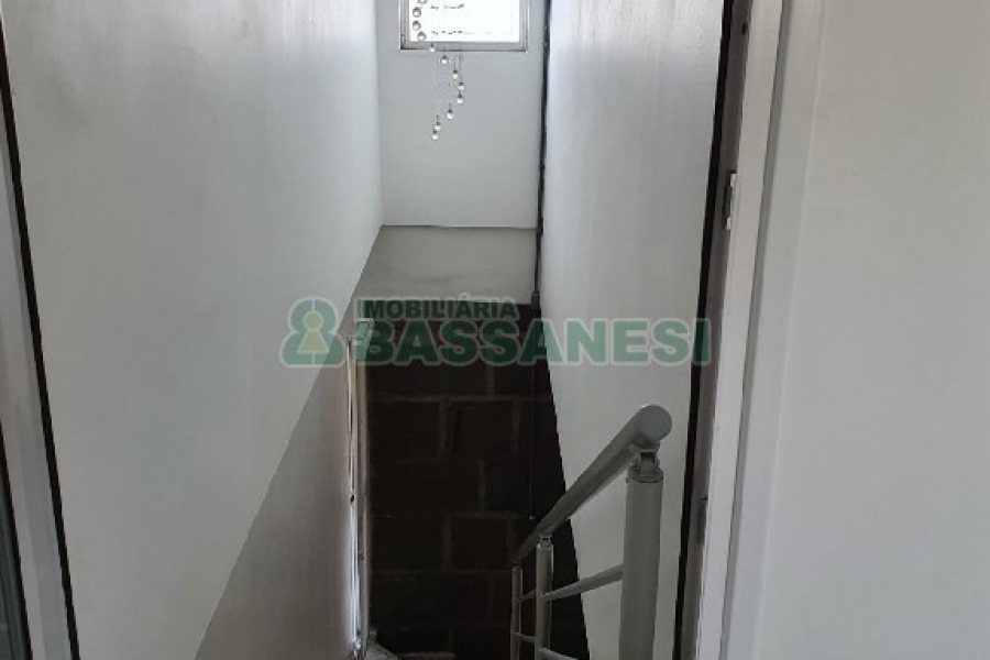 Casa com 327m², 3 dormitórios, 4 vagas, no bairro Interlagos em Caxias do Sul para Comprar