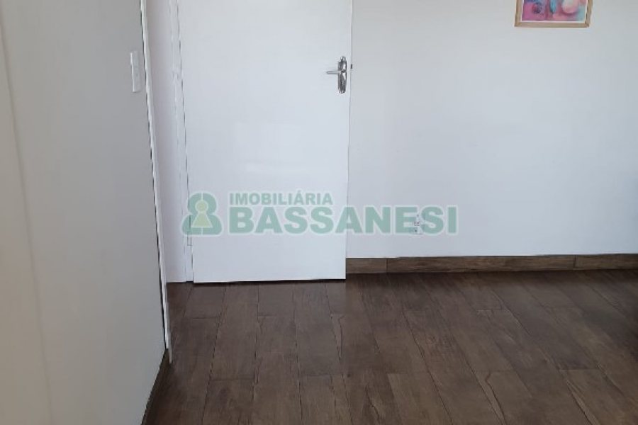 Casa com 327m², 3 dormitórios, 4 vagas, no bairro Interlagos em Caxias do Sul para Comprar