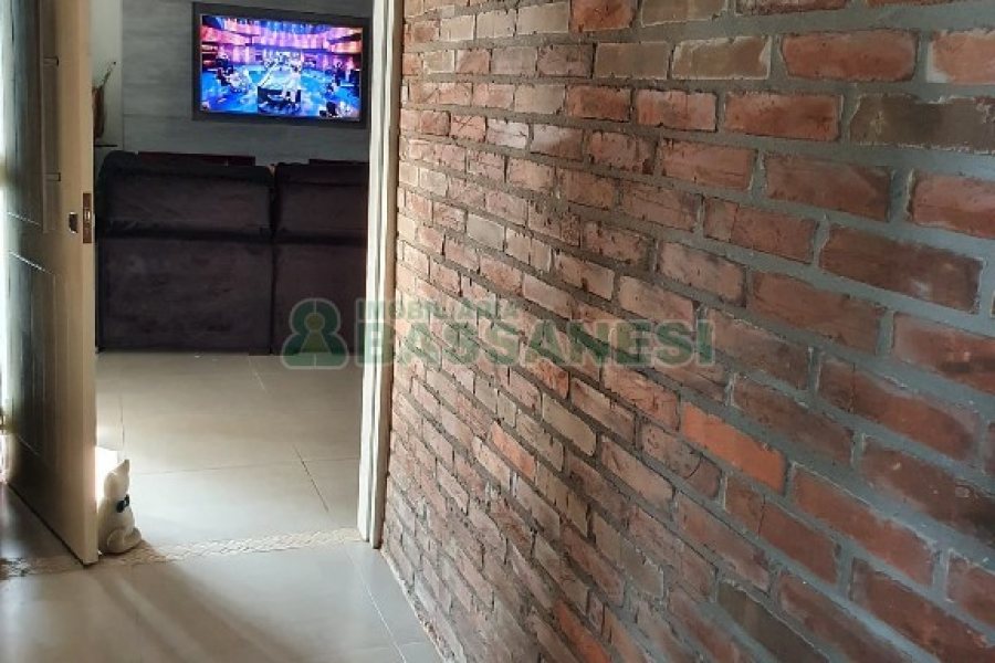 Casa com 327m², 3 dormitórios, 4 vagas, no bairro Interlagos em Caxias do Sul para Comprar