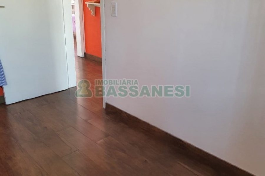 Casa com 327m², 3 dormitórios, 4 vagas, no bairro Interlagos em Caxias do Sul para Comprar