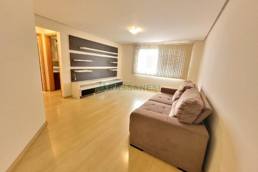 Apto Mobiliado com 95m², 2 dormitórios, 1 vaga, no bairro Centro em Caxias do Sul para Alugar