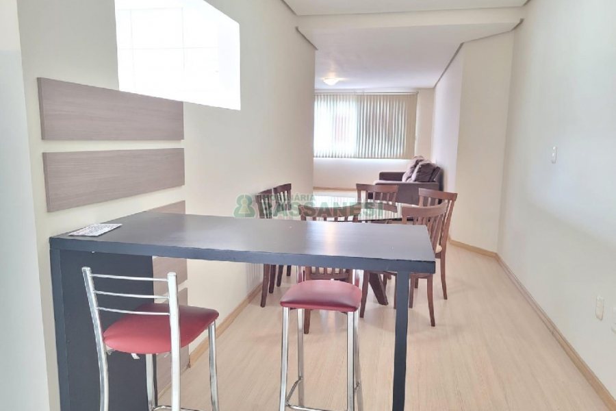 Apto Mobiliado com 95m², 2 dormitórios, 1 vaga, no bairro Centro em Caxias do Sul para Alugar