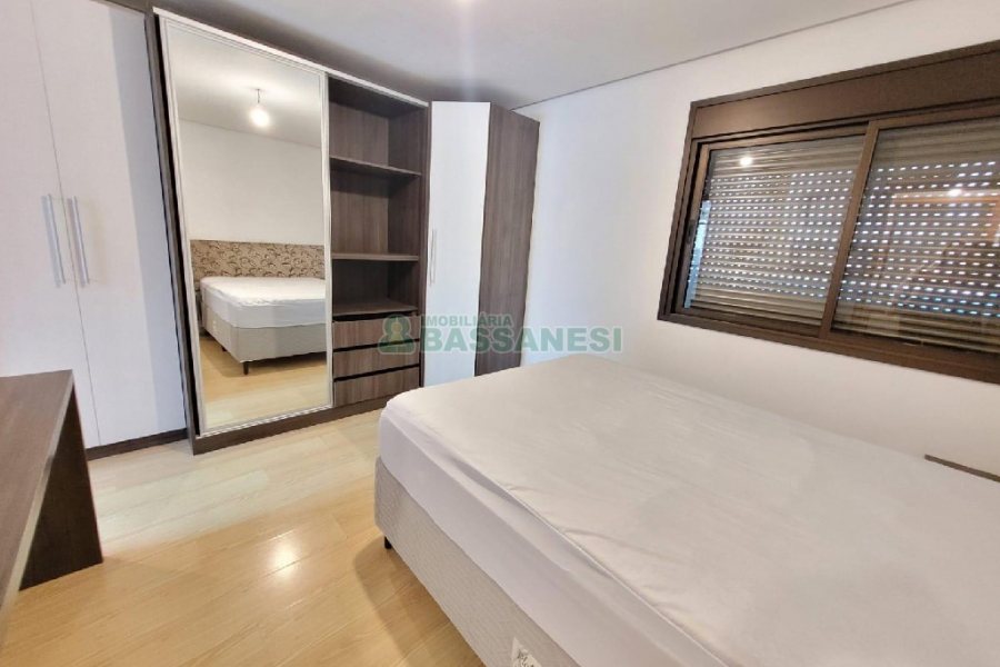 Apto Mobiliado com 95m², 2 dormitórios, 1 vaga, no bairro Centro em Caxias do Sul para Alugar