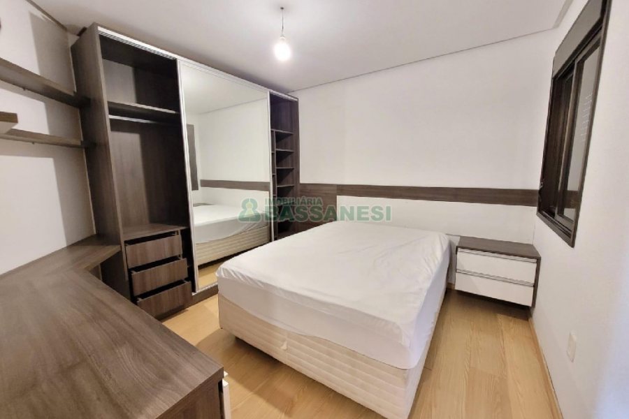Apto Mobiliado com 95m², 2 dormitórios, 1 vaga, no bairro Centro em Caxias do Sul para Alugar