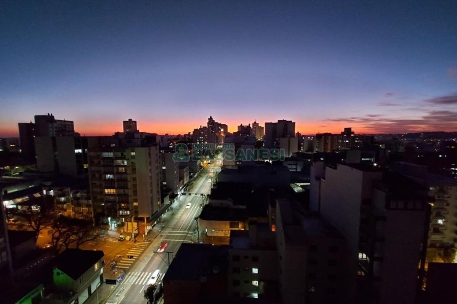Apartamento com 47m², 1 dormitório, 2 vagas, no bairro Centro em Caxias do Sul para Alugar