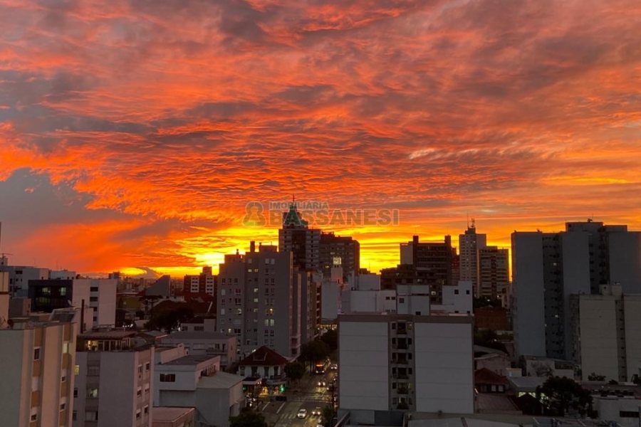 Apartamento com 47m², 1 dormitório, 2 vagas, no bairro Centro em Caxias do Sul para Alugar