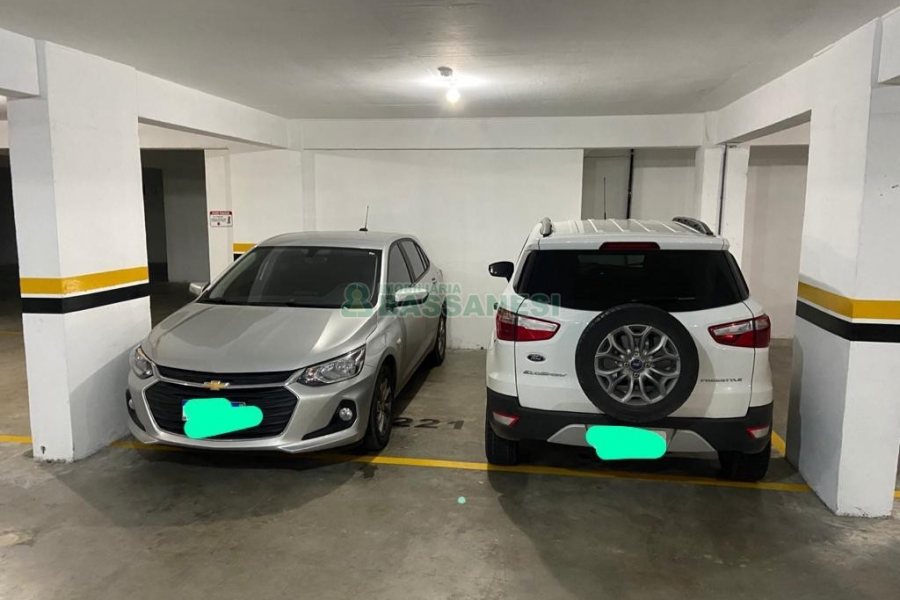 Apartamento com 47m², 1 dormitório, 2 vagas, no bairro Centro em Caxias do Sul para Alugar