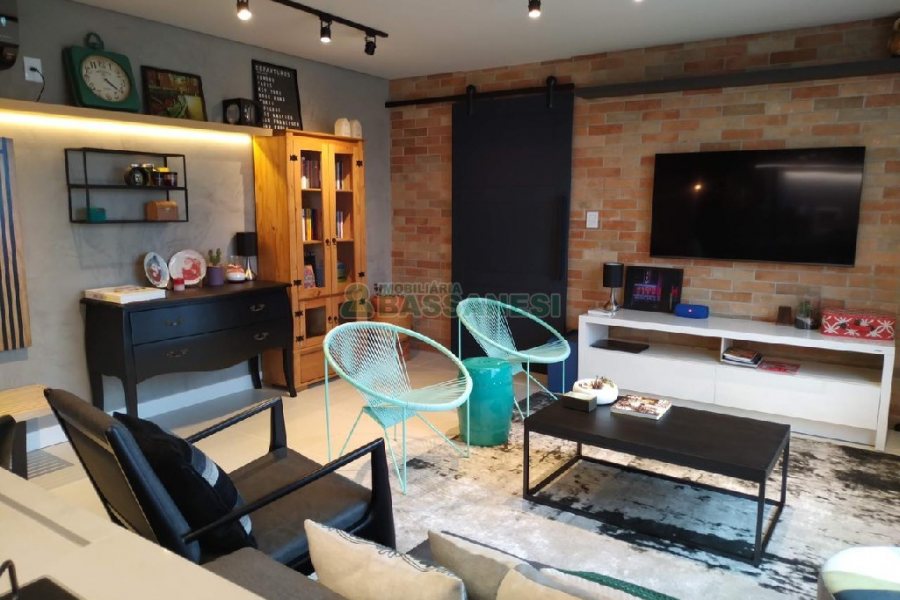 Apartamento com 47m², 1 dormitório, 2 vagas, no bairro Centro em Caxias do Sul para Alugar