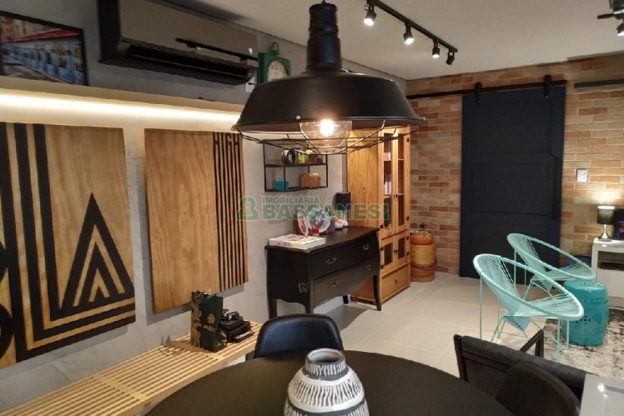 Apartamento com 47m², 1 dormitório, 2 vagas, no bairro Centro em Caxias do Sul para Alugar