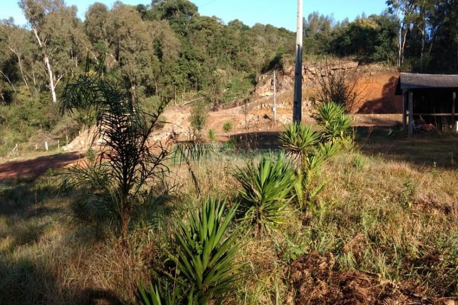 Chácara, no bairro Parada Cristal em Caxias do Sul para Comprar
