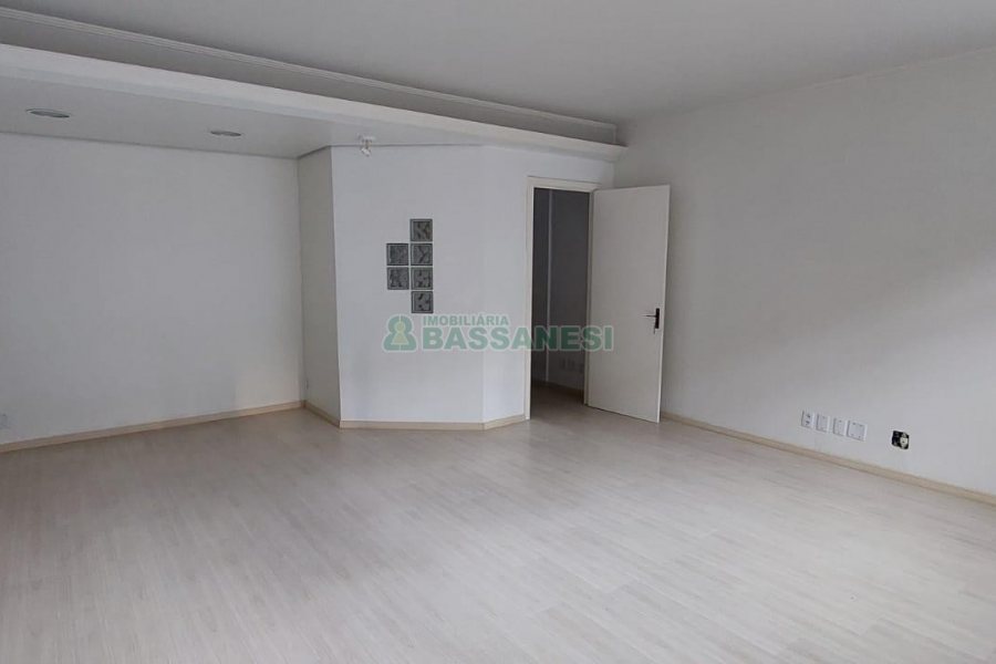 Sala com 55m², 1 vaga, no bairro Centro em Caxias do Sul para Alugar