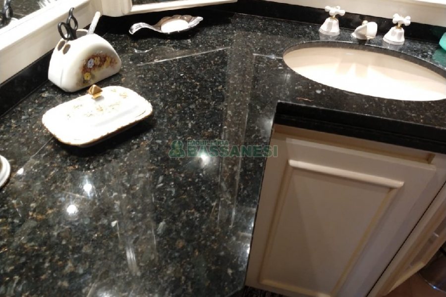 Apartamento com 153m², 3 dormitórios, 1 vaga, no bairro Rio Branco em Caxias do Sul para Comprar