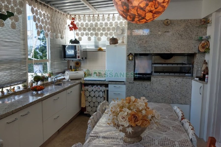 Apartamento com 153m², 3 dormitórios, 1 vaga, no bairro Rio Branco em Caxias do Sul para Comprar
