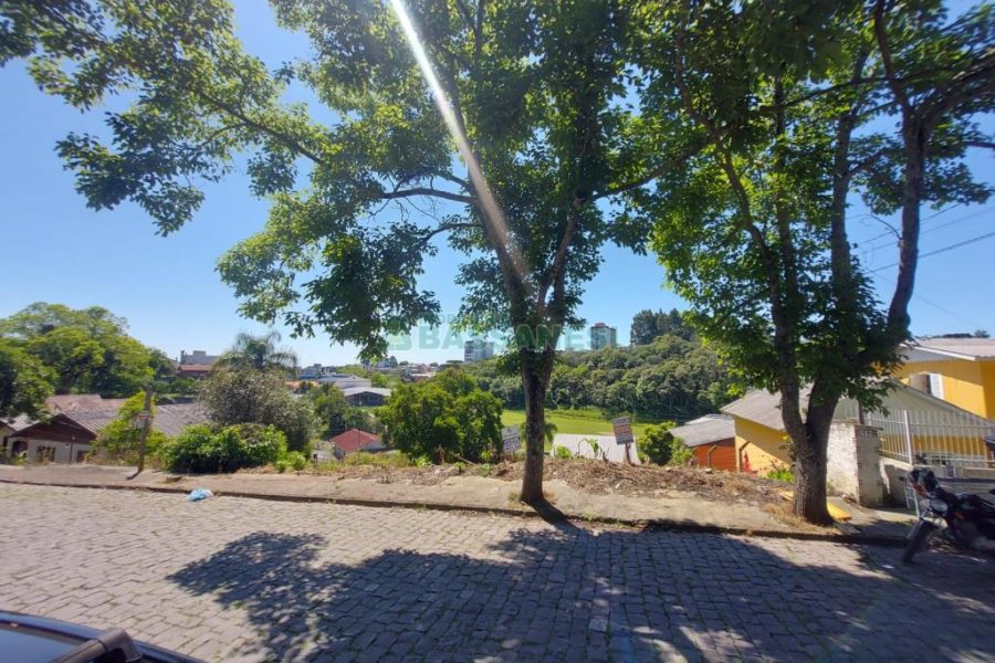 Terreno com 405m², no bairro Cidade Nova em Caxias do Sul para Comprar
