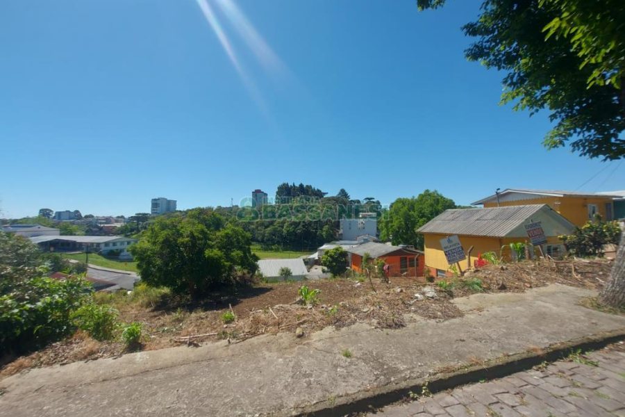 Terreno com 405m², no bairro Cidade Nova em Caxias do Sul para Comprar