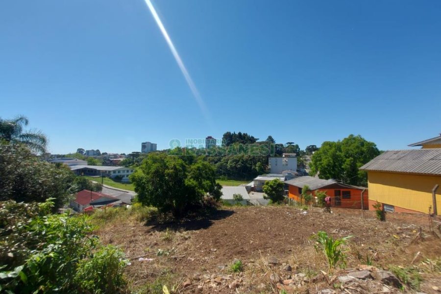 Terreno com 405m², no bairro Cidade Nova em Caxias do Sul para Comprar