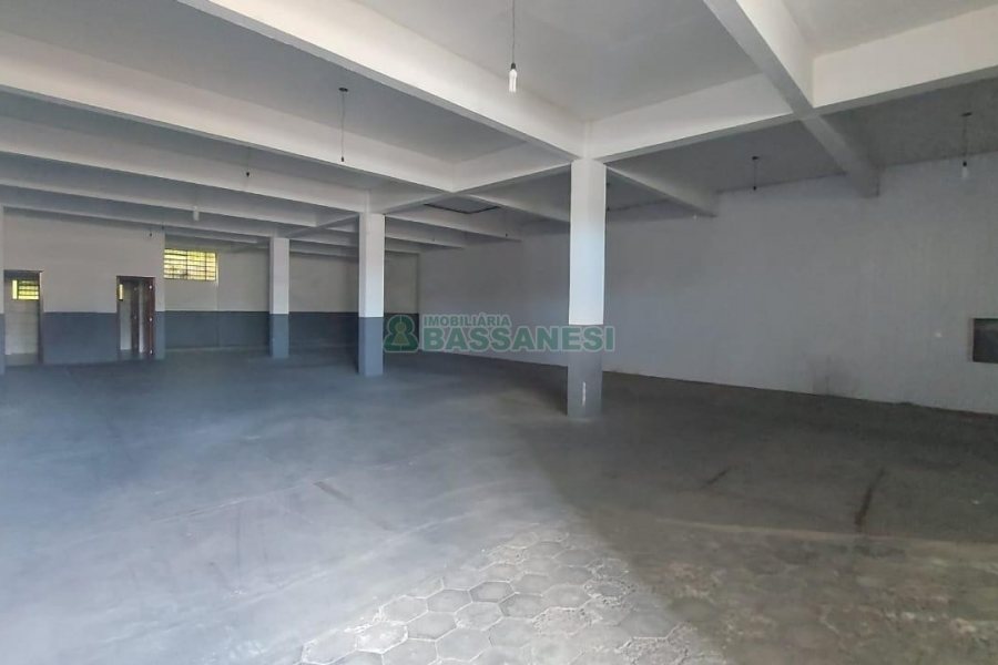 Pavilhão com 120m², no bairro De Lazzer em Caxias do Sul para Alugar