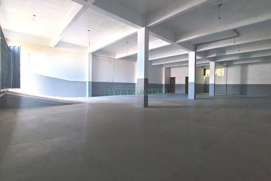 Pavilhão com 120m², no bairro De Lazzer em Caxias do Sul para Alugar