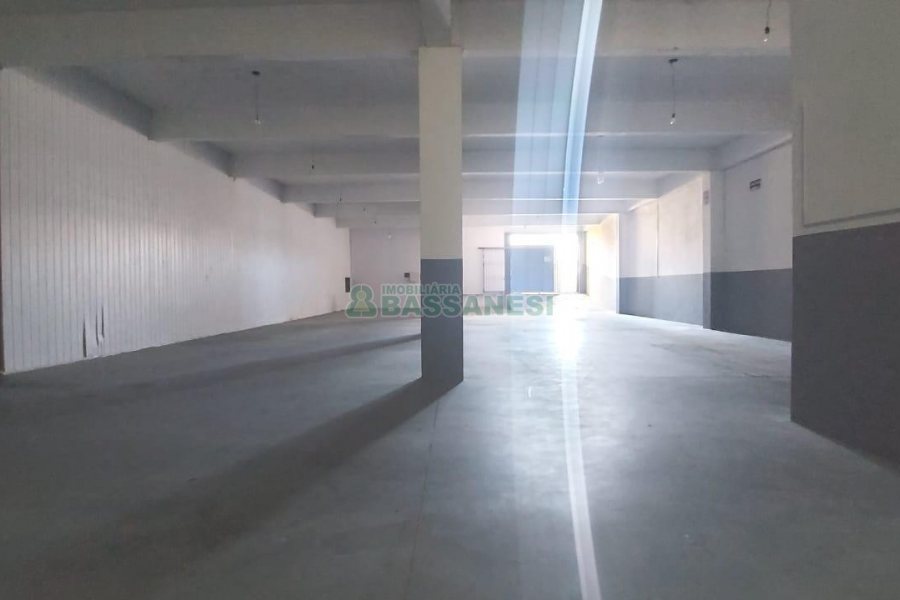 Pavilhão com 120m², no bairro De Lazzer em Caxias do Sul para Alugar