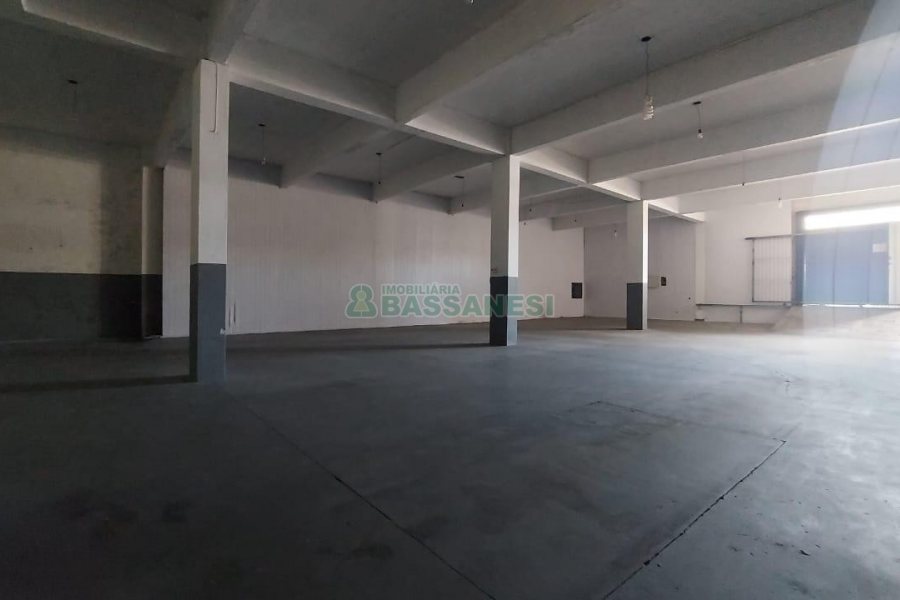 Pavilhão com 120m², no bairro De Lazzer em Caxias do Sul para Alugar
