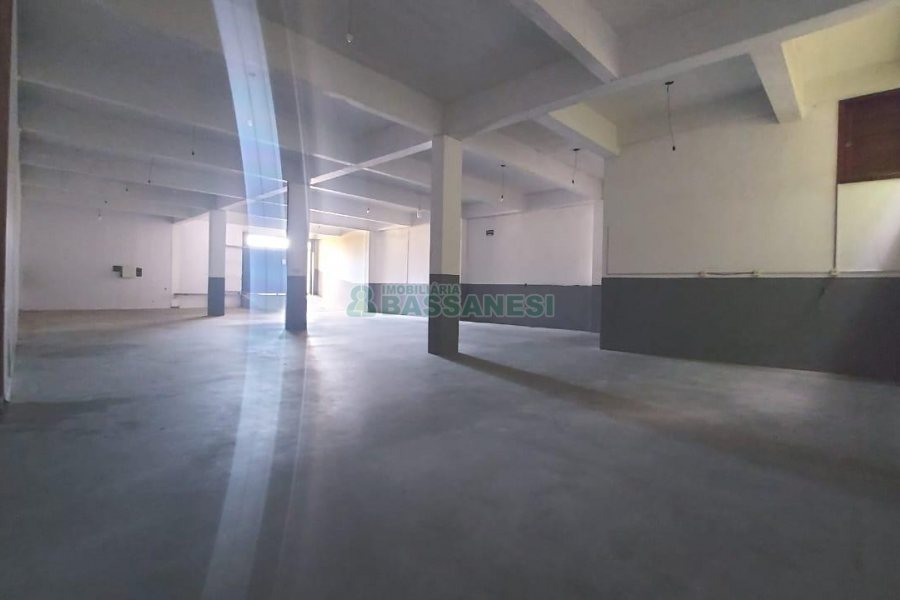 Pavilhão com 120m², no bairro De Lazzer em Caxias do Sul para Alugar