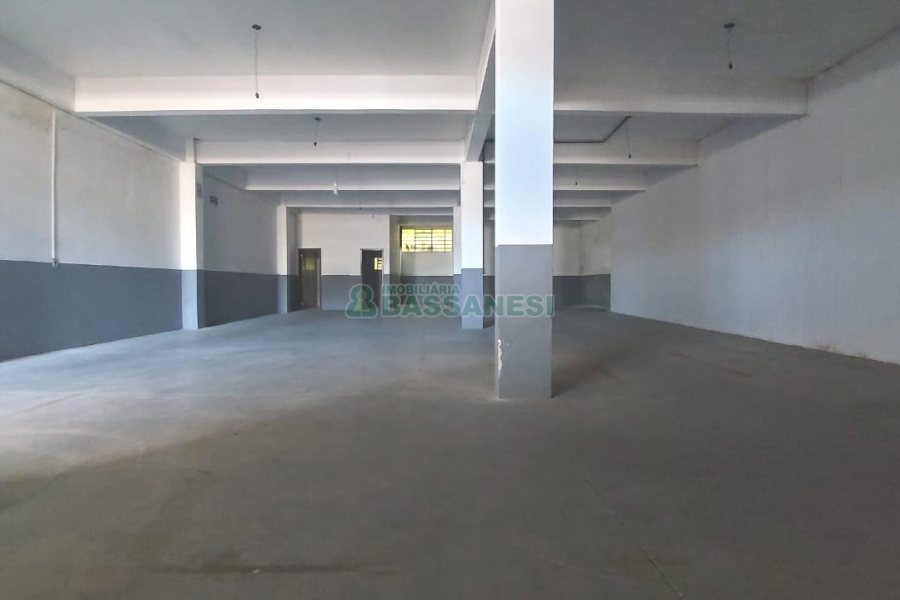 Pavilhão com 120m², no bairro De Lazzer em Caxias do Sul para Alugar