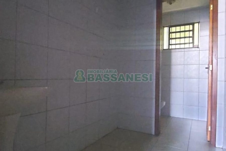 Pavilhão com 120m², no bairro De Lazzer em Caxias do Sul para Alugar